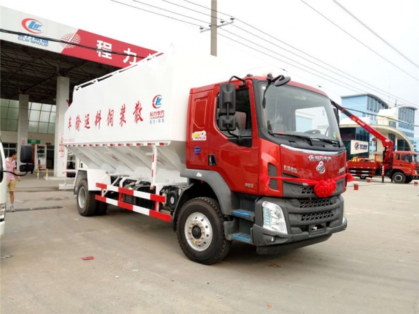 柳汽乘龍28方散裝飼料車(chē)